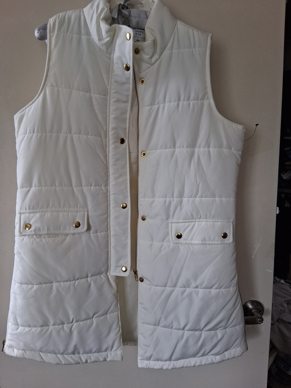 crown & ivy White Quilted Puffer Vest with Gold-Tone Hardware